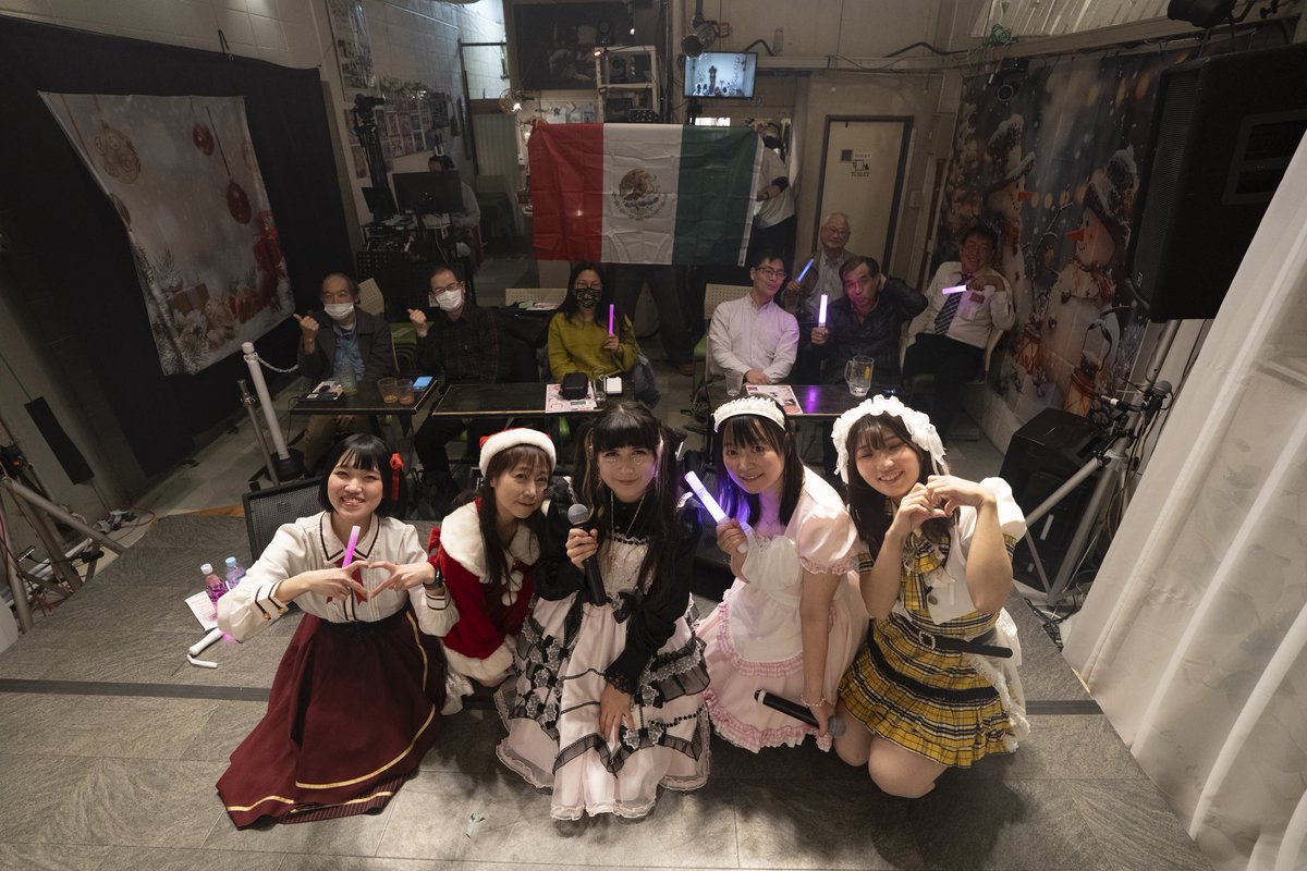 italia182's tweet photo. Tokyo ☆ Winter Live! @asagayadrum ❄️ 

My second live in Japan was a success ⭐️ Everyone was welcoming and I really appreciated all the drinks and gifts. I’ll never forget this night 🩷

Until next time 🥹 #kaigaiidol #956rgv https://t.co/kAjDMo2o4K