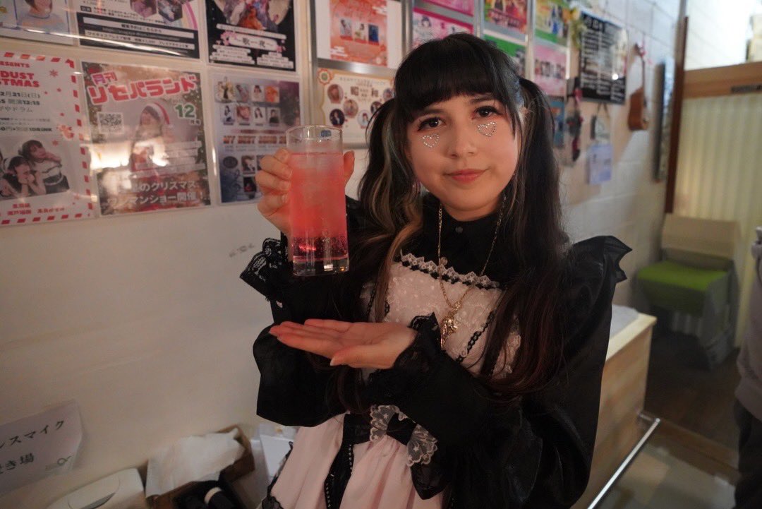 italia182's tweet photo. Tokyo ☆ Winter Live! @asagayadrum ❄️ 

My second live in Japan was a success ⭐️ Everyone was welcoming and I really appreciated all the drinks and gifts. I’ll never forget this night 🩷

Until next time 🥹 #kaigaiidol #956rgv https://t.co/kAjDMo2o4K