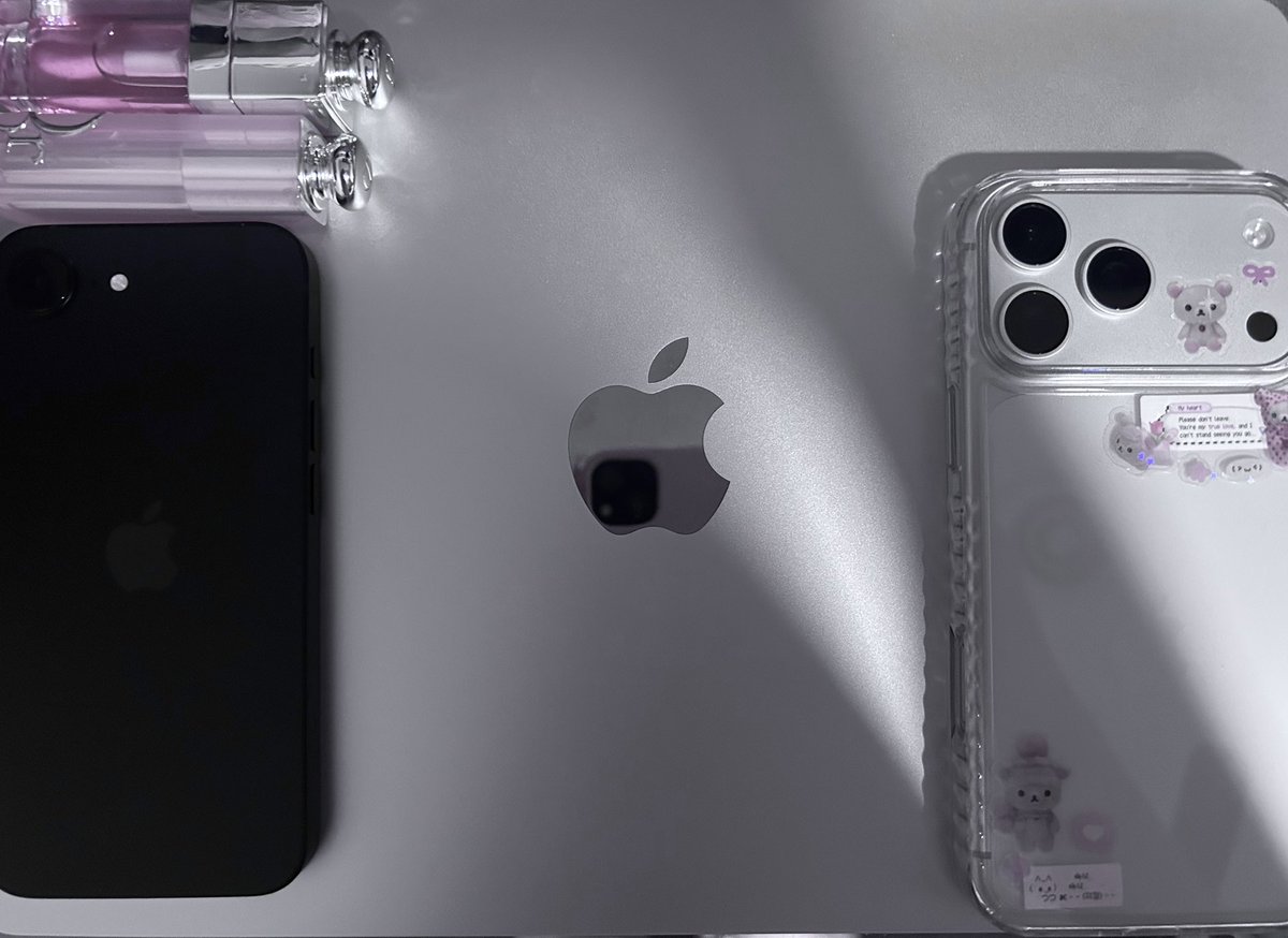 “christmas  haul?”  and  it’s  just  all  new  apple  devices  and  dior  lipgloss 😭😭