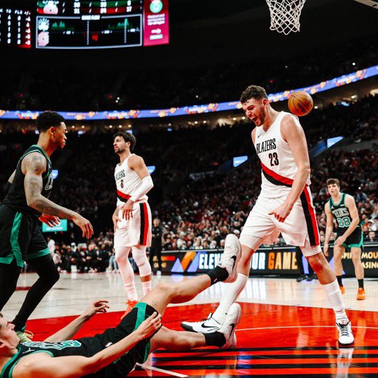 Huskies in the Pros tweet media