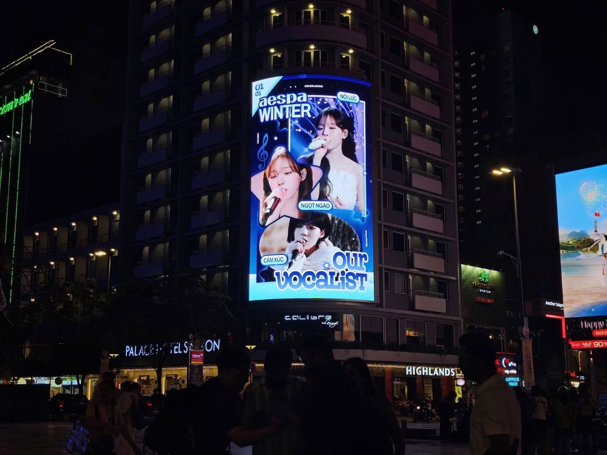 tang__kira's tweet image. Ulang Tahun Winter (Aespa) rame bgtt, ada ribuan ads, Transportasi Publik, hingga Drone Show Besar-besaran yang dieglar oleh fans.

Ditampilkan di layar raksasa 1600㎡ di Gangnam, mega LED di Gwanghwamun, hingga 19.341 layar digital mencakup minimarket besar, toko buku, subway,…