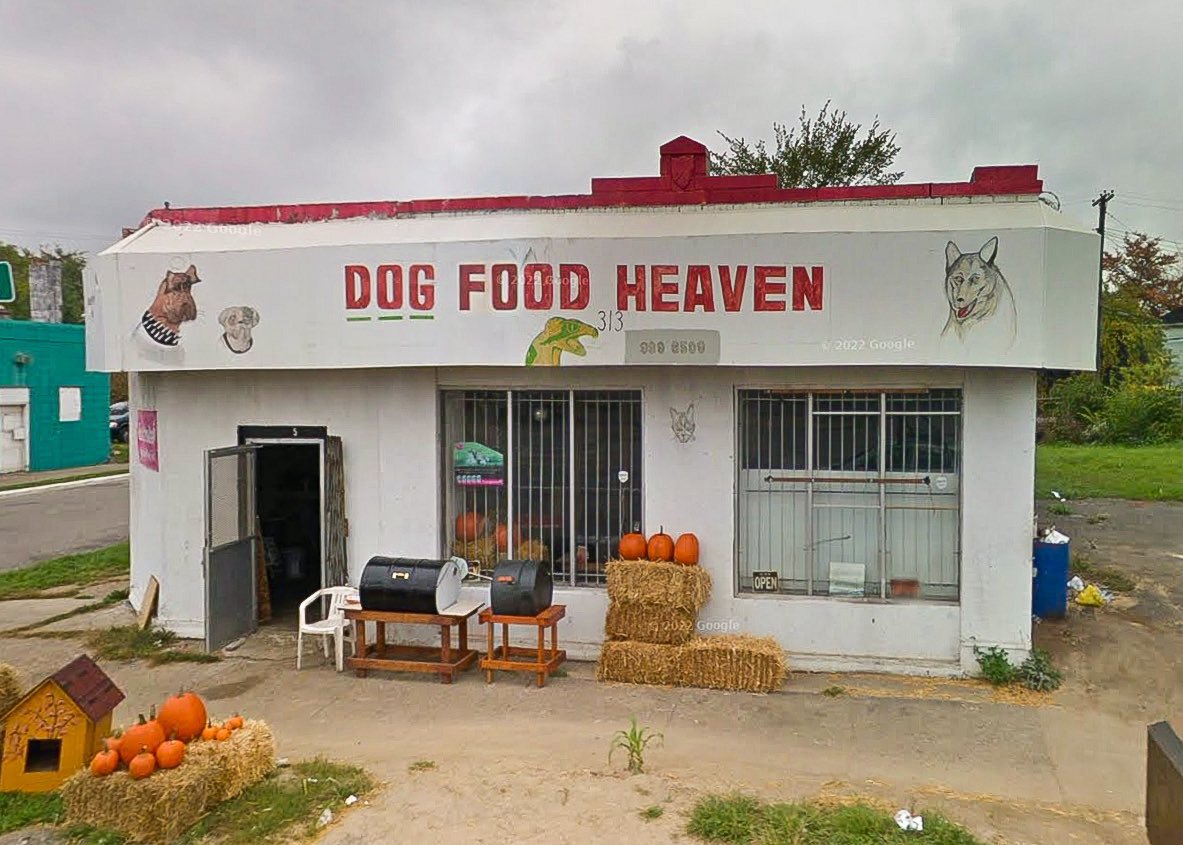 Dub__A's tweet photo. My favorite Google Street View finds this year https://t.co/UynD4jTcK7