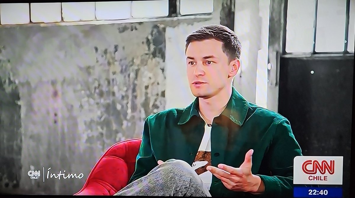 Andrei Sokolov, periodista ruso y cronista urbano de Santiago, dice que nuestro centro histórico es magnífico, pero los santiaguinos no sólo no lo aprecian, sino que no salen a la calle y prefieren encerrarse en un mall. 
También dice que Santiago es una ciudad segura. 👏🏼👏🏼👏🏼