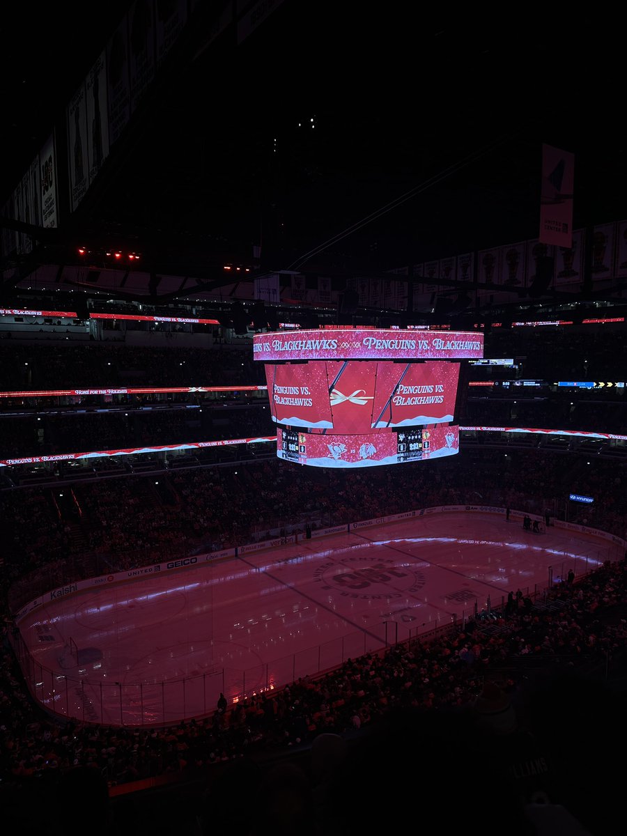 baIconies's tweet image. bleachers on ice