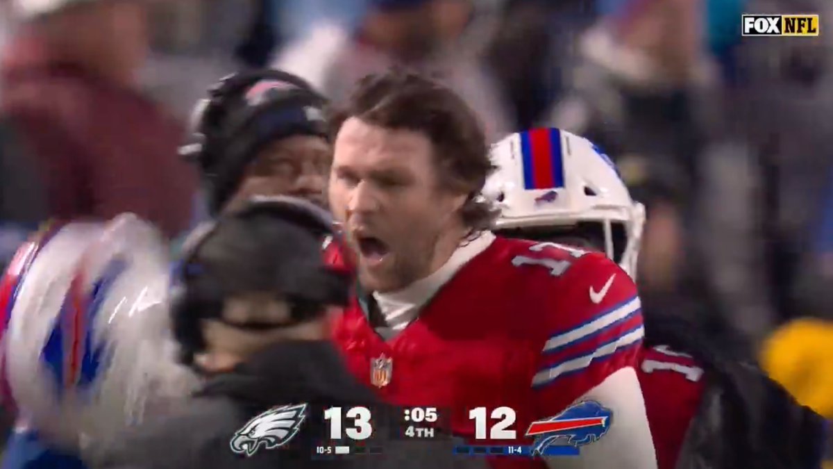 PHLY_Sports's tweet image. POV: You're playing the 2025 Eagles Defense