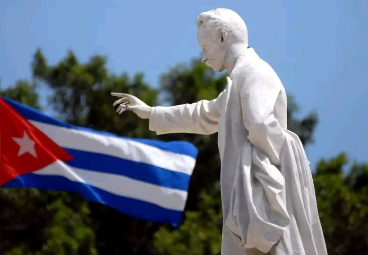 🇨🇺"Para quitarnos la soberanía hay que borrarnos de la faz de la tierra."

#FidelPorSiempre
#100AñosConFidel