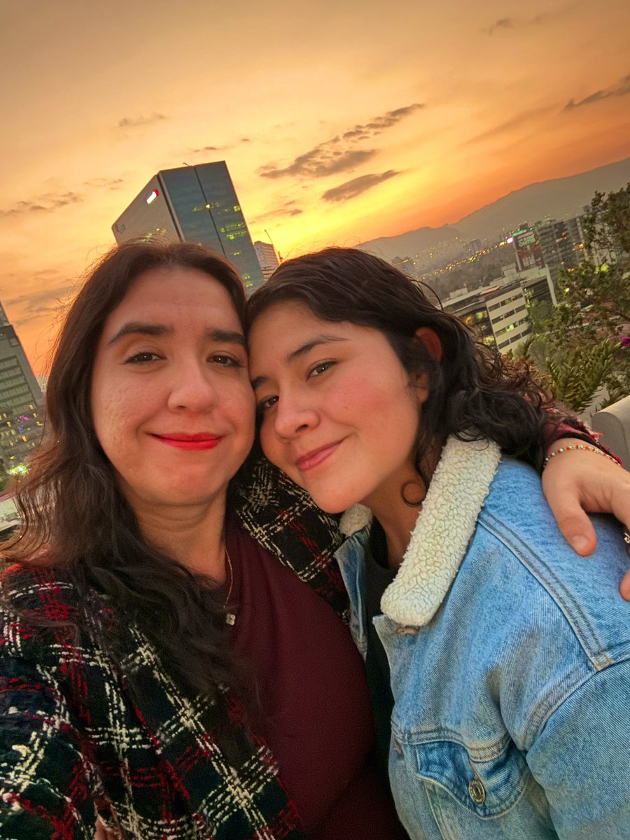 una foto bonita… un atardecer precioso … ✨💜