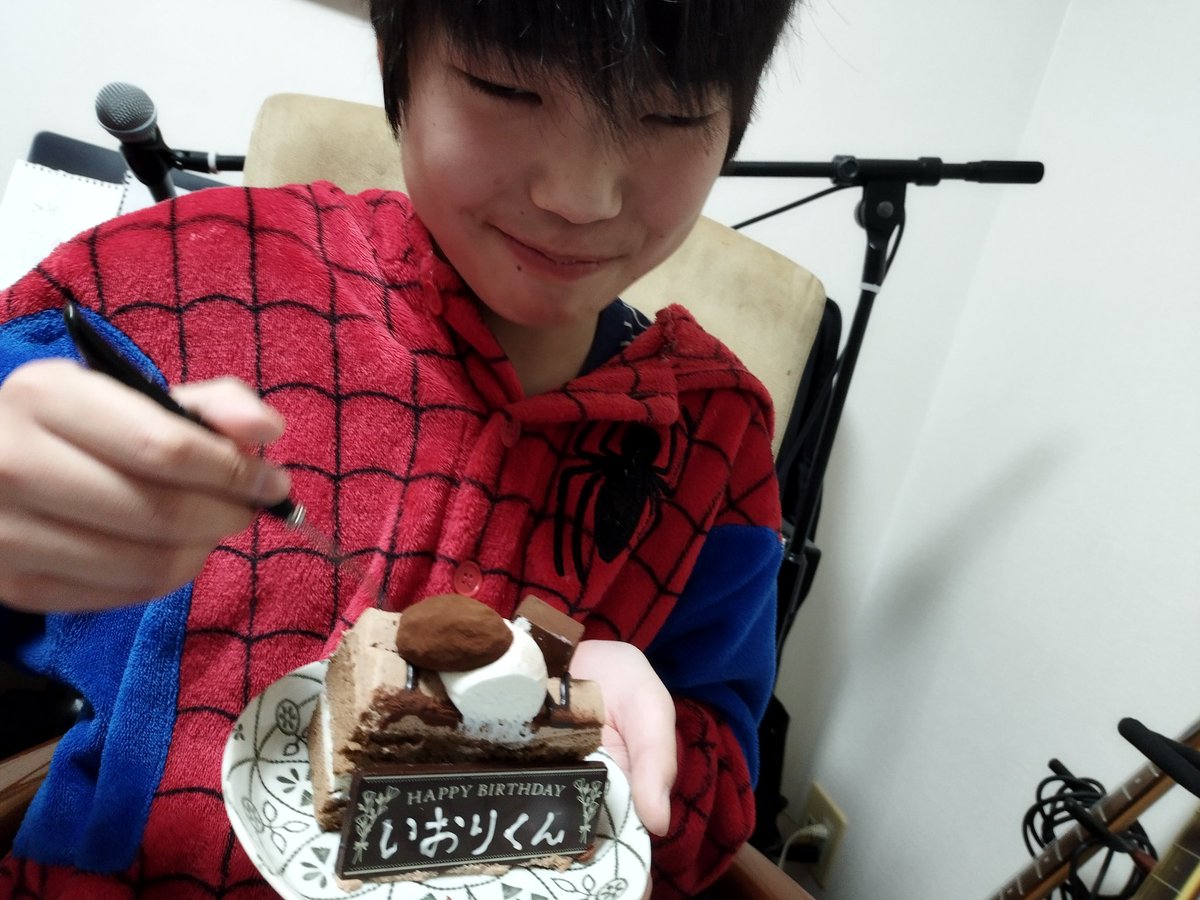 Z6cGr's tweet photo. 長男庵♂️
12月28日
昨日14歳の誕生日でした✨️
今年は転校や妹の誕生と
庵にとってたくさんの変化が
ありましたが今までよりも
更に優しく逞しい男子に
成長しました😊
妹の陽鳴も律椛も
優しいにぃにが大好きです😄 https://t.co/2IpIlZY74M
