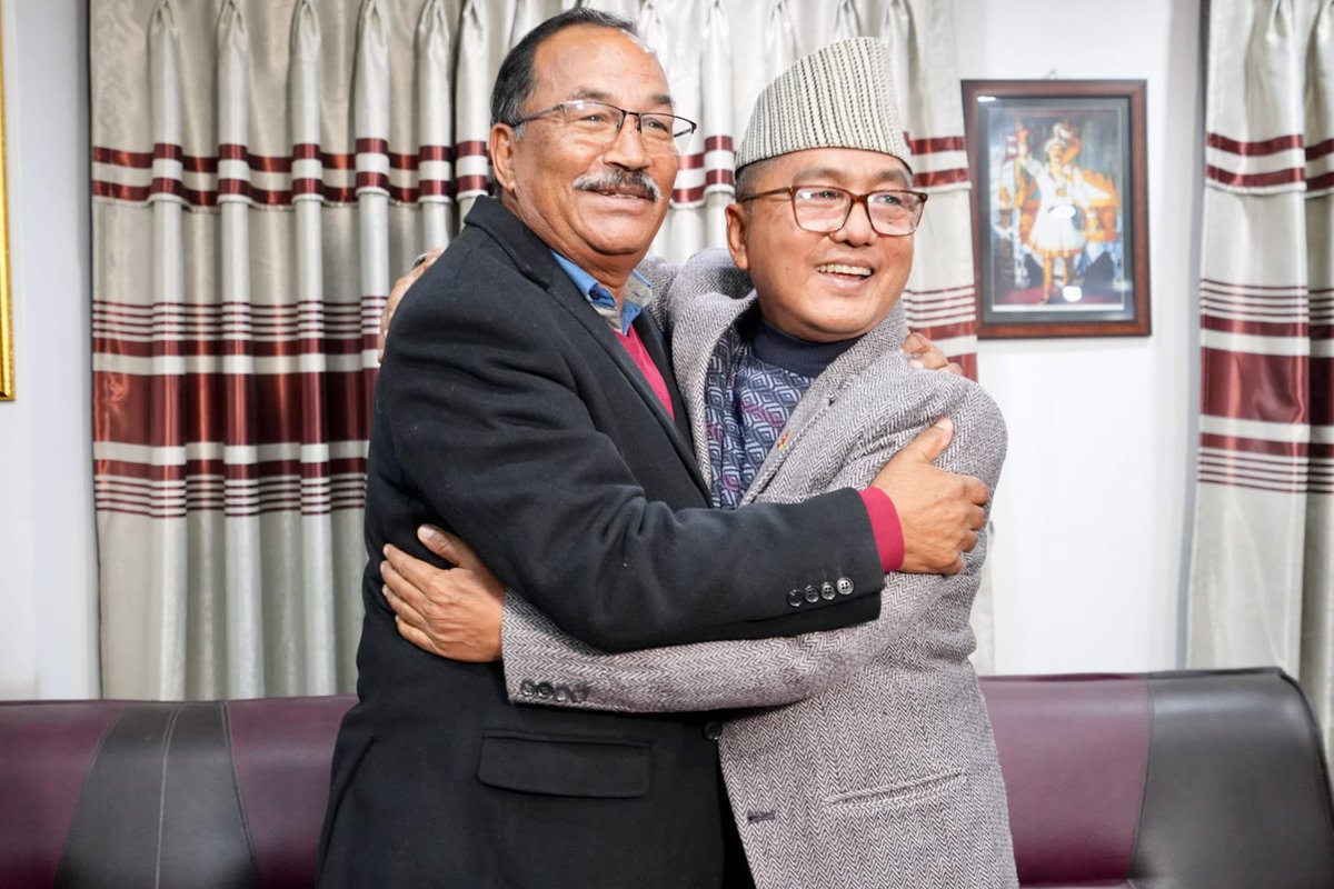 KTnepal's tweet photo. पौष १६ गते राष्ट्रिय सभागृहमा ऐतिहासिक एकताको घोषणा, 
राष्ट्रिय प्रजातन्त्र पार्टी र राप्रपा नेपालबीचको एकताले देशमा एउटा बलियो राष्ट्रवादी शक्ति निर्माण गर्नेछ। 
भ्रष्ट व्यवस्था र भ्रष्ट शासकबाट मुक्ति तथा हिन्दू राष्ट्र र संवैधानिक राजसंस्था पुनर्स्थापनाको निम्ति राप्रपा https://t.co/xbwVVXkG2A