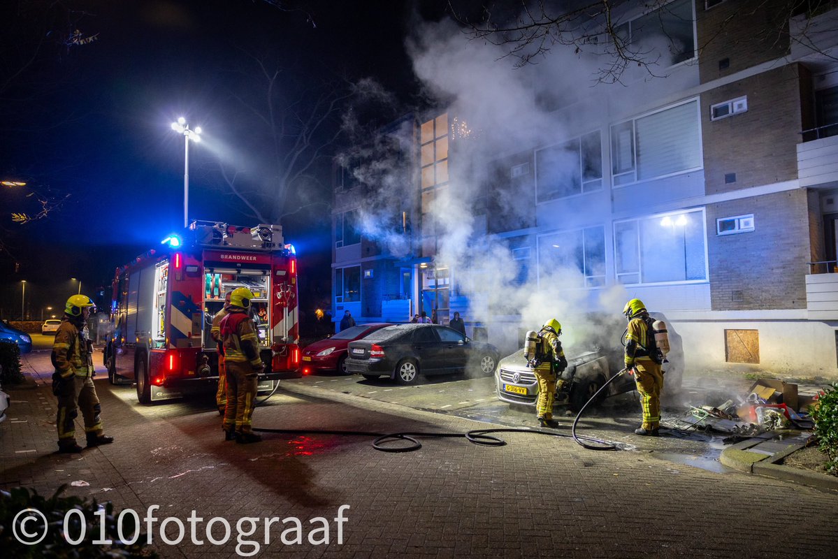 Auto uitgebrand na explosie in Schiedam