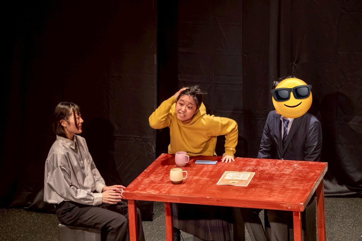 tachikoredayo's tweet photo. 冬深き、彼は何をする人ぞ？

乾燥機という言葉が12？13回？出てきたそうです��

写真では伝わりにくいのですが、窓の後ろに雪を降らせる仕掛けを作ってもらい、雪を降らせてみた結果、見事に窓を貫通。

急遽この窓ガラスは全部割れているということになりました。 https://t.co/383IZr2Dvo