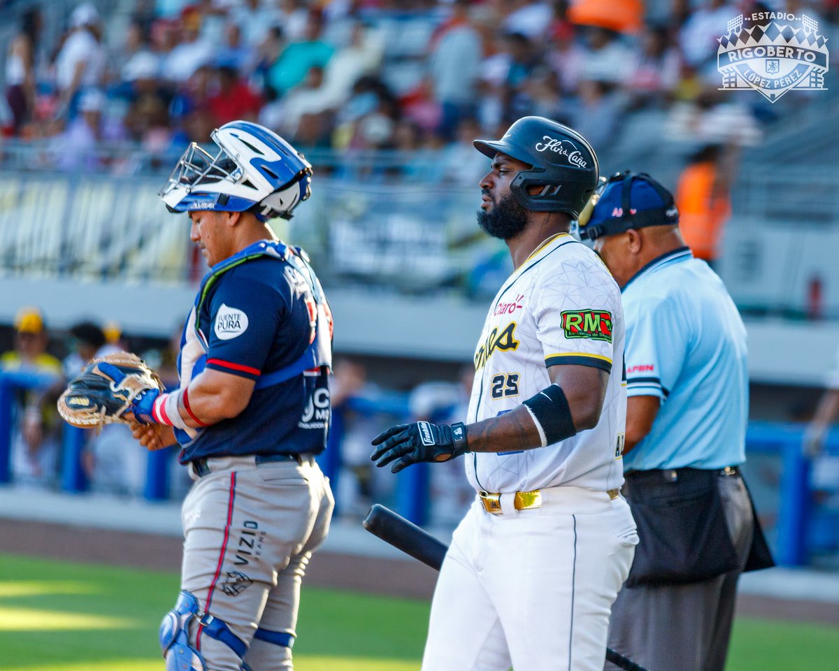 Postales 📸📸 del Juego entre el Boer y Leones donde la tribu se impuso por marcador de 4 carreras por 1

#estadiorigobertolópezpérez