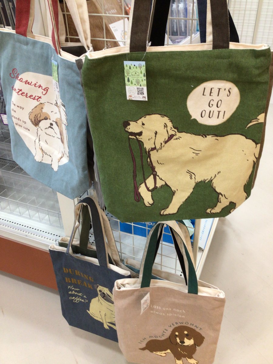 こんにちわ😃 #perari です🐕
トートバックのご紹介です❗
チャック付きで普段使いに最適✨
ぜひお手に取ってご覧くださいませ
手触りの良さに驚きますよ💖