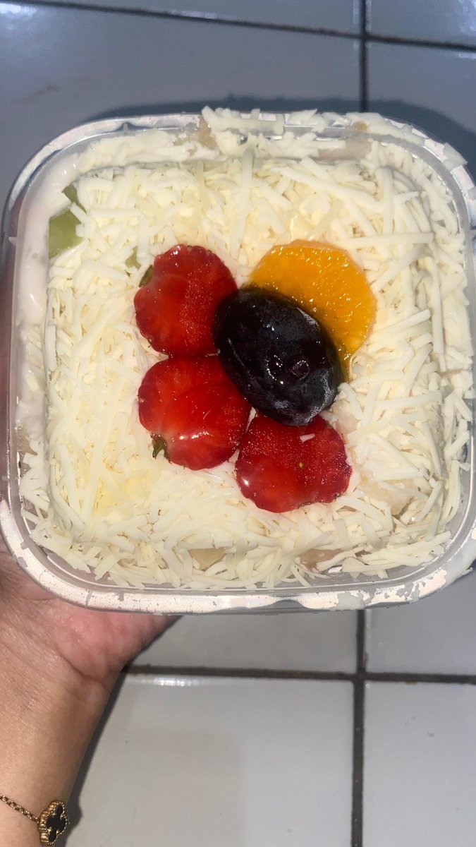 lightev_'s tweet image. Semua buah²an itu enak asal jgn durian saja🙂‍↔️