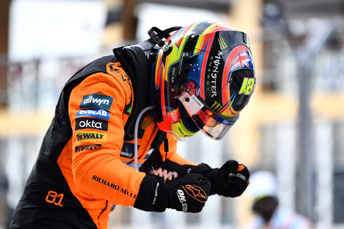 F1GuyDan's tweet image. Oscar Piastri's race results in his first season as a title contender (2025) ...

P9, P1, P3, P1, P1, P1, P3, P3, P1, P4, P2, P2, P1, P2, P1, P3, DNF, P4, P5, P5, P5, DSQ, P2, P2.

Average finishing position: 2.77