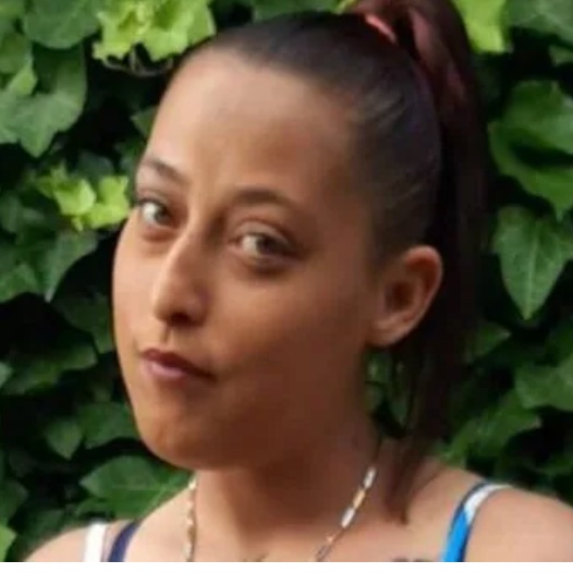 coryleguen's tweet image. [TW féminicide]    

Elle s'appelait Noëlla.  
Elle avait 34 ans.  

Son "compagnon" a été placé en détention provisoire pour meurtre, il ne reconnaît pas les faits.

Il rend deux enfants orphelins de leur mère.

Paix à votre âme, Madame. 🕊️