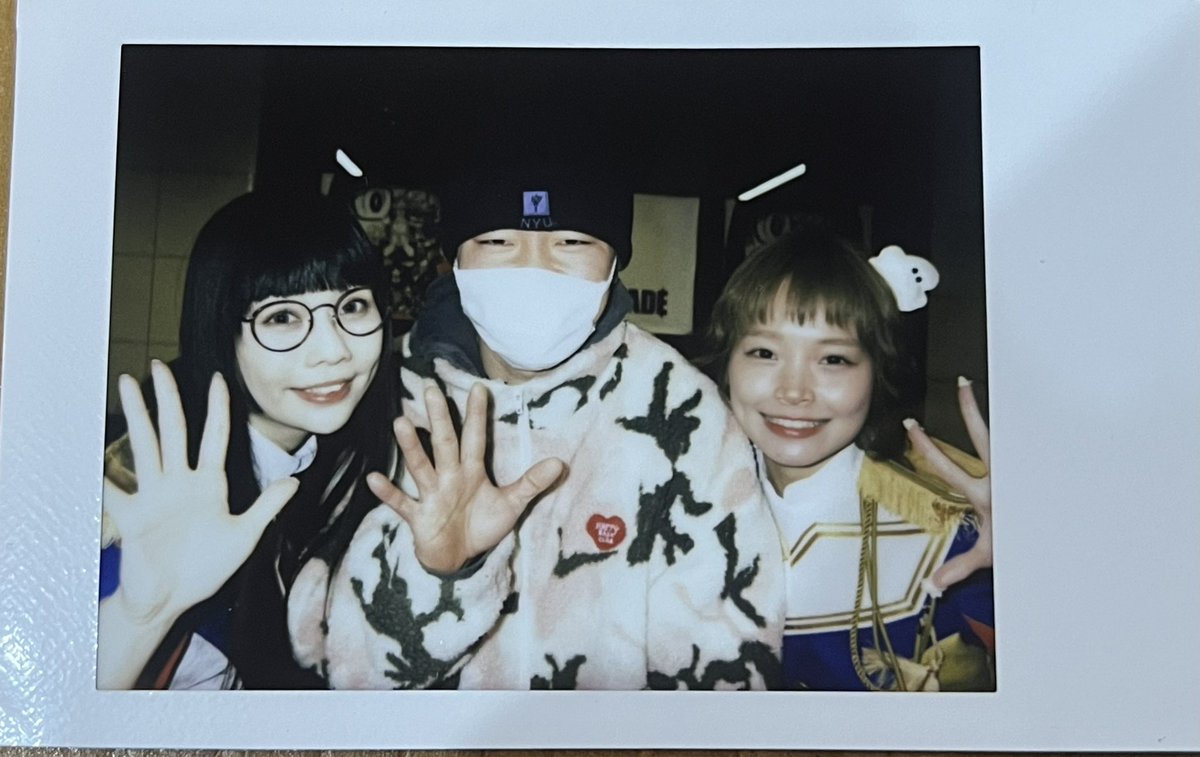 12/27でwacca東京移転して5周年！ バイトちゃん達とお祝いチェキ 去年