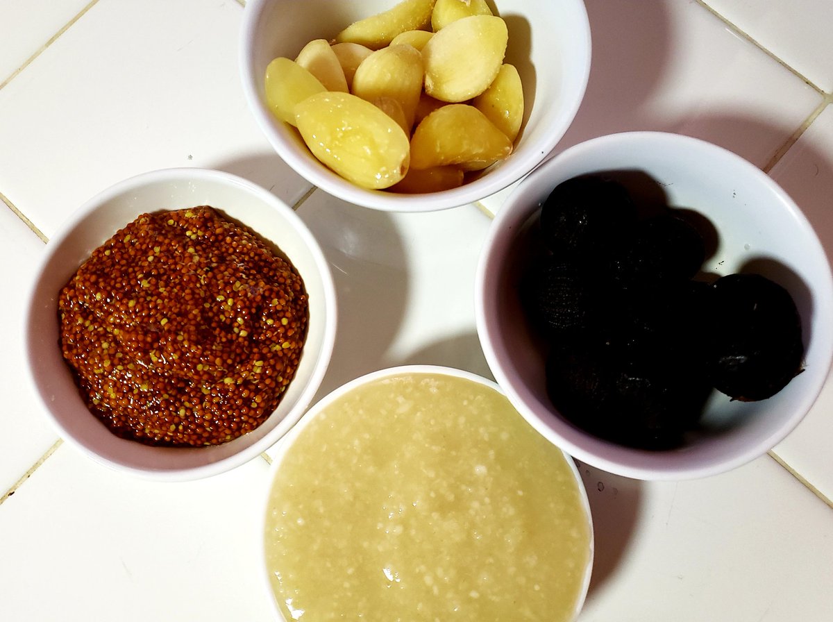 Ruby9Dark's tweet image. Do you go all out for New Years Eve or Day dinner? We usually have appetizers and finger food but this year I'm attempting Sungchul Shim's Michelin ☆ Prime Rib.
The marinade alone needs 2 days to meld before you use it.
Wish me luck!

Garlic
Black garlic
Shio koji
Coarse mustard