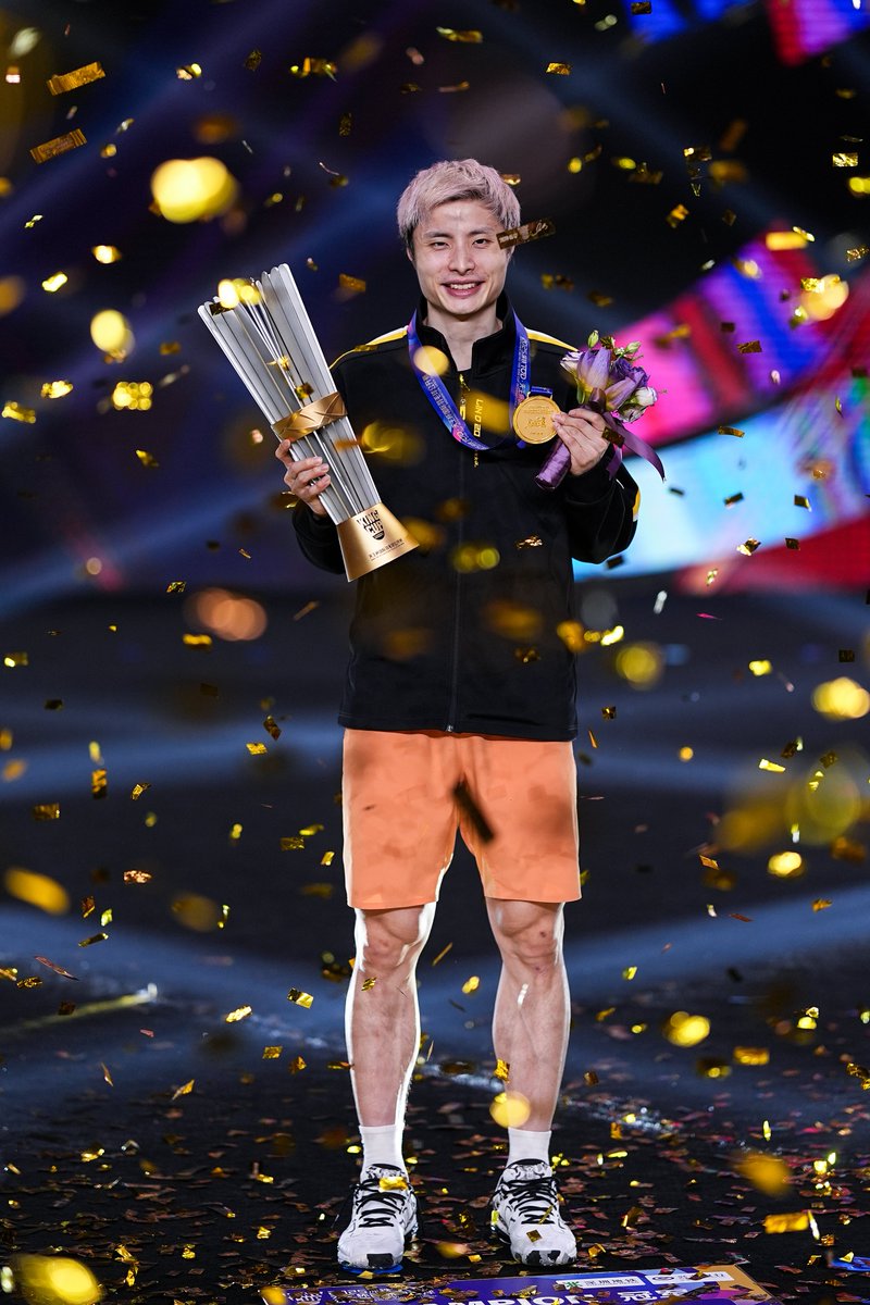 2025 King Cup International #Badminton Open 🏸

🇨🇳 Shi Yuqi defeated defending champion Anders Antonsen 22–20, 21–7 to claim the title 🏆 for the first time 👏

✨ The first Chinese men’s singles player to win the King Cup 🔥

#badminton
