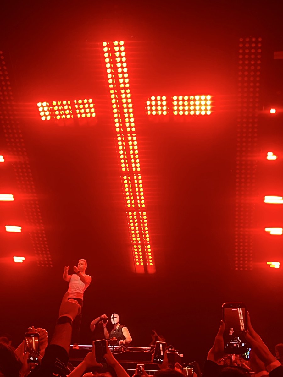 AguinaldoGavin's tweet photo. holy priest is insane https://t.co/nYqpC9A4AV