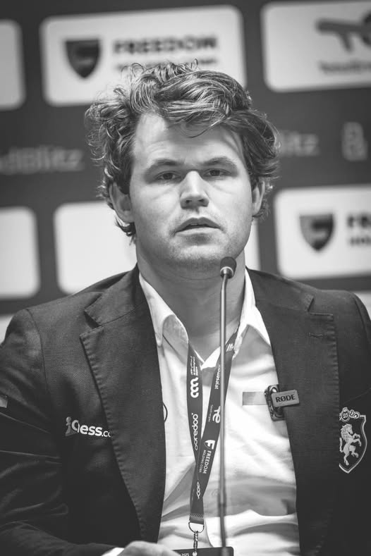 StvRojasE's tweet photo. @FIDE_chess Magnus fue demandado por el fotógrafo. Pero, aquí estamos para defenderte @MagnusCarlsen #Congratulations for your title! Greetings from Ecuador. #BlitzCompetition #Chess https://t.co/swNdlki1rD