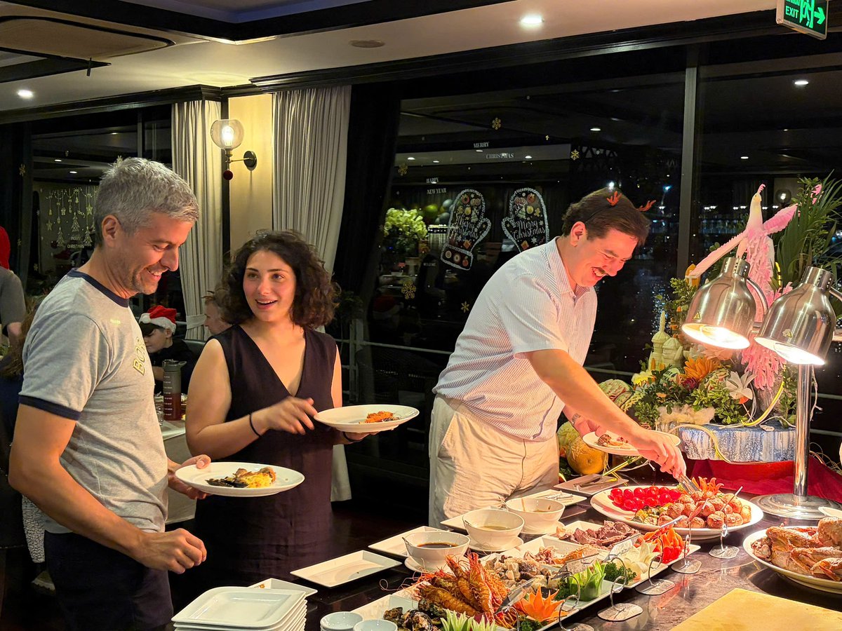 CruisesMon's tweet photo. Under the warm glow of festive lights, Christmas night on Mon Cheri Cruises unfolded as a truly joyful and heartwarming celebration ✨
📞 Hotline/Whatsapp: +84 984 749 958
📨 Email:info@monchericruises.com
🌐 Website:https://t.co/vEf6VNYyLg
#moncheri #bigbaygroup #monchericruises https://t.co/zj1Fe2A86L