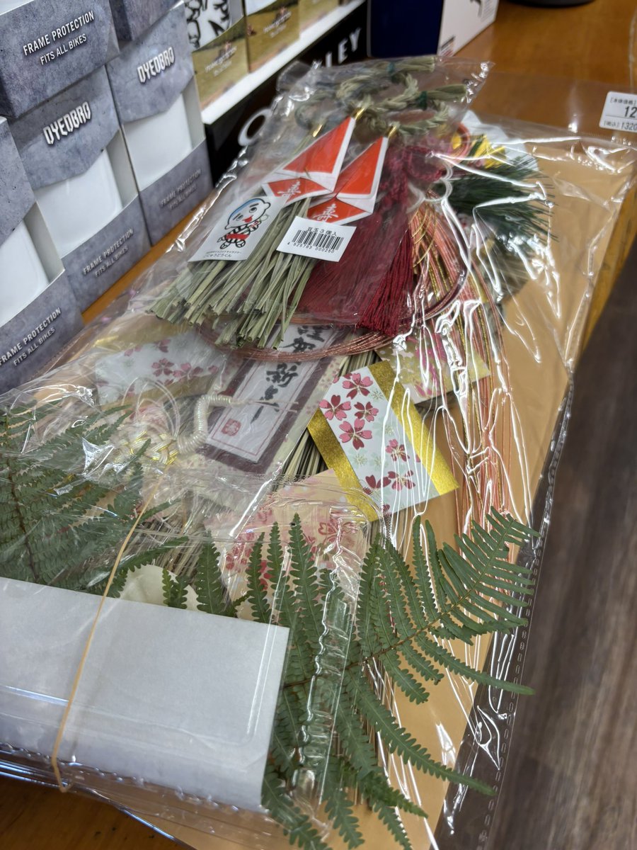 ogwcycle's tweet image. 本日は掃除や片付け、他雑務となります。
入り口のみシャッター上げてますが荷物受け取りの為ですので修理対応他は承れません。
物販は可能なので必要なものがあればお申し付けください。