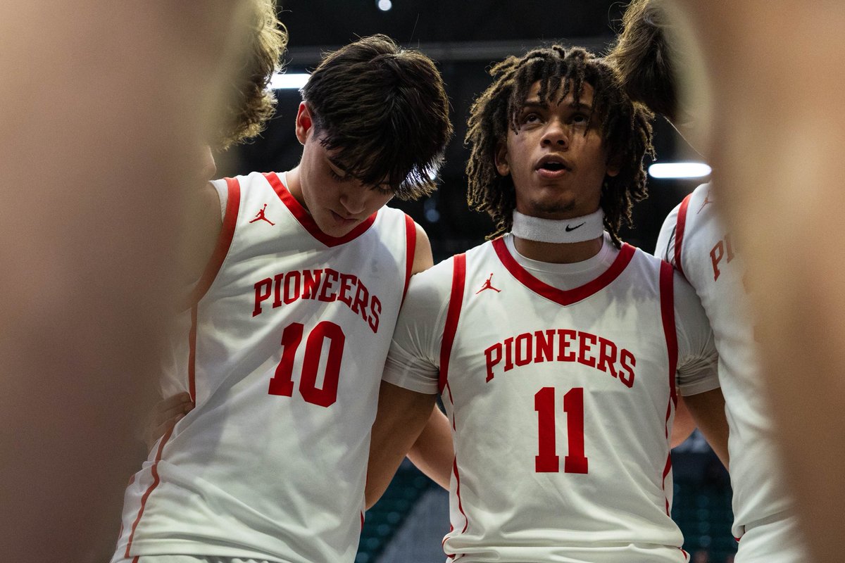LSInvitational's tweet photo. Some amazing points tonight from the Clackamas Cavaliers vs. the Oregon city Pioneers! 🏀🔥
🏀#LSI29
🏀#2025LSI 
🏀#LesSchwabInvitational https://t.co/2rcjYMmLux
