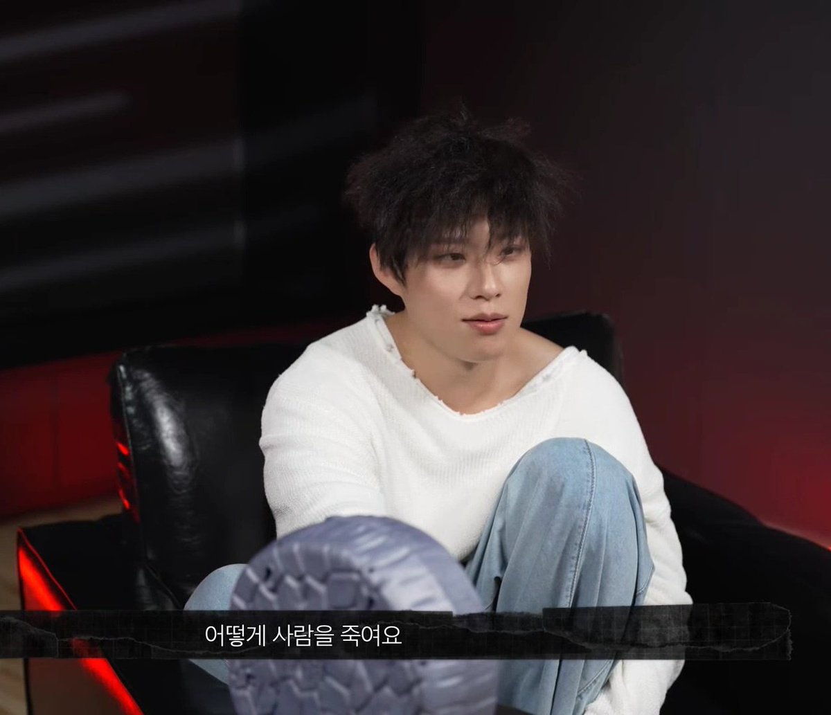 데스노트 주우면 라이토처럼 할거니?

조규현(특: 라이토) : 무조건하죠ㅋㅋ
김성철(특: 엘) : 어떻게 사람을 죽여요 ㅠㅠ

이러심 웃기지ㄴㄴ