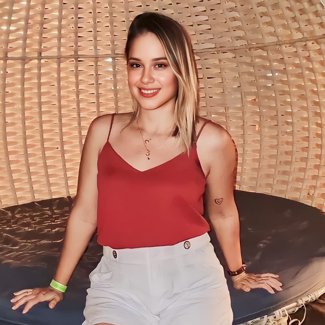1stLatinWomen tweet media
