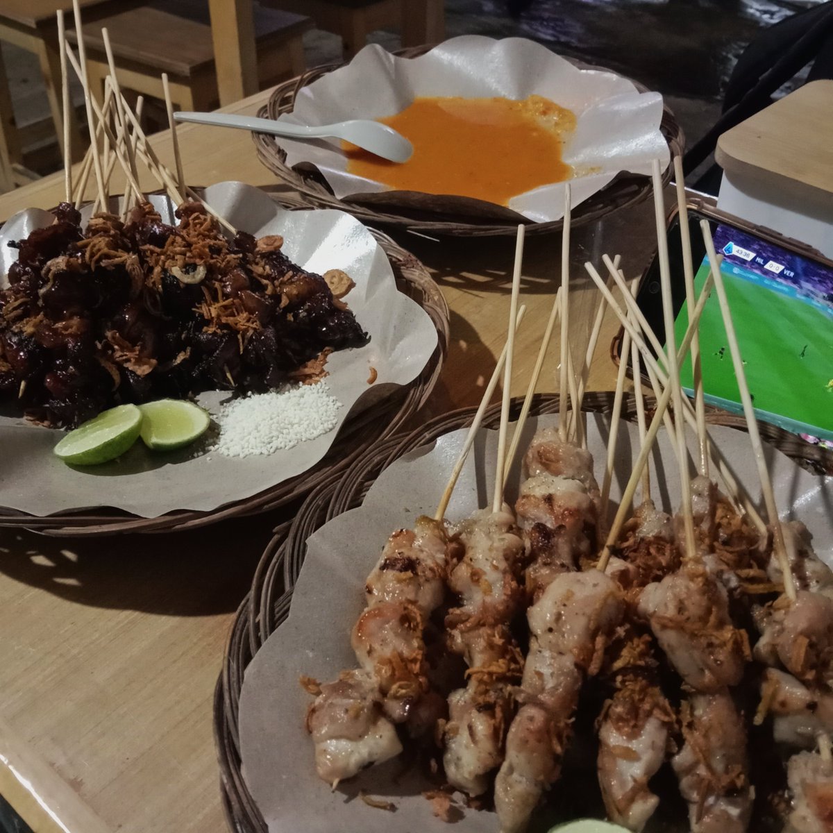 lchizue's tweet image. berburu promo, nobar milan n scaling date🧏🏻‍♀️