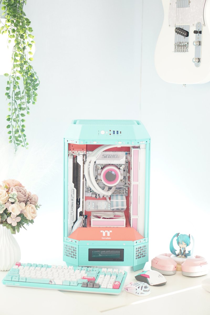 推しゲーミングPCのお手本のような完成度‼️ ガジェットの色合いも天才