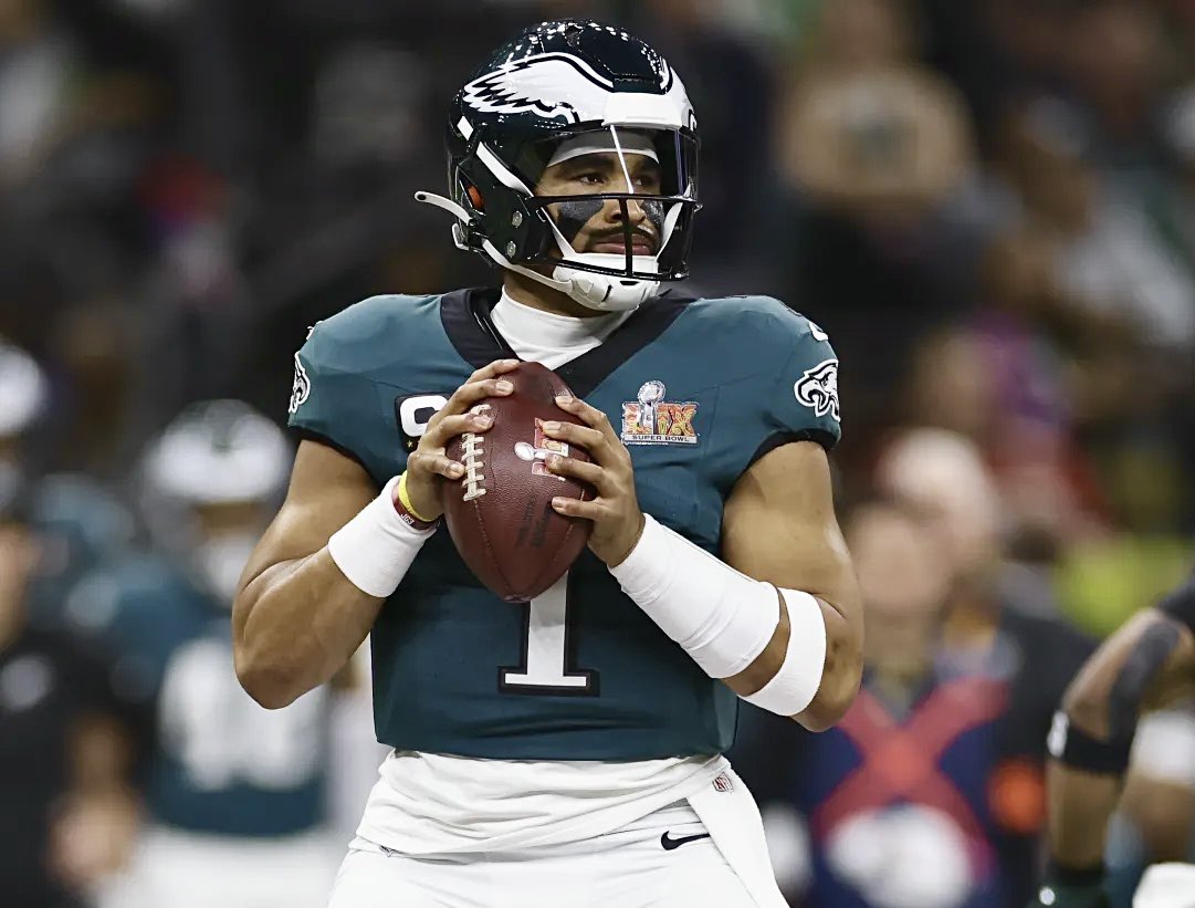 PhilaFanCentral's tweet image. Jalen Hurts is 7-0 against Patrick Mahomes, Josh Allen, Lamar Jackson, and Joe Burrow since 2023.