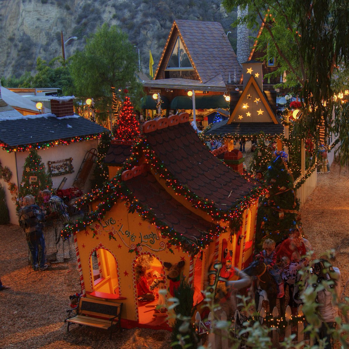 One week since we closed our gates ❄️

As we look ahead to 2026, we’re excited for what’s next. Until then, let’s take a look back at where Winter Fantasy began, our very first Winter Fantasy in 1991.

#orangecounty #WinterFantasy #vintagelaguna #LagunaBeach #Artfestival