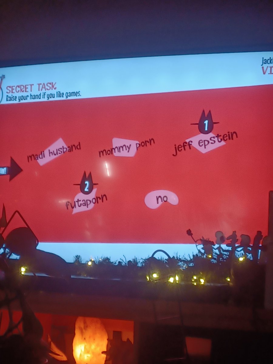 macestomaces's tweet image. Playing jackbox rn what the fuck are these names