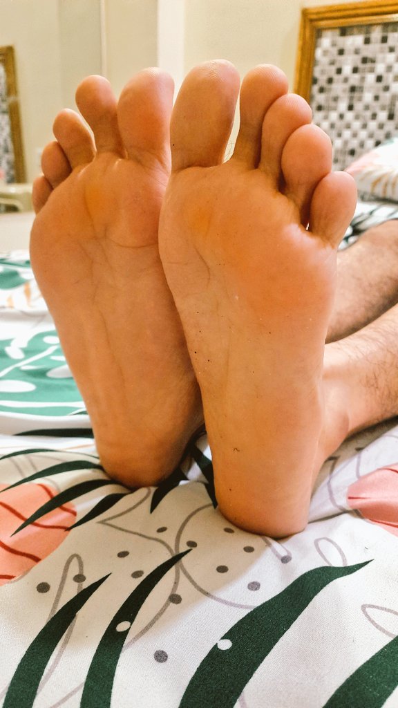 pinoyfeetures's tweet photo. #FEETuring Running Man's delicious feet. This is his first foot session and he's not quite ticklish; but when I started worshipping his feet...ugh. He's quite a moaner. ๐๐๐ What a way to end 2025. https://t.co/zlGaczRoxY