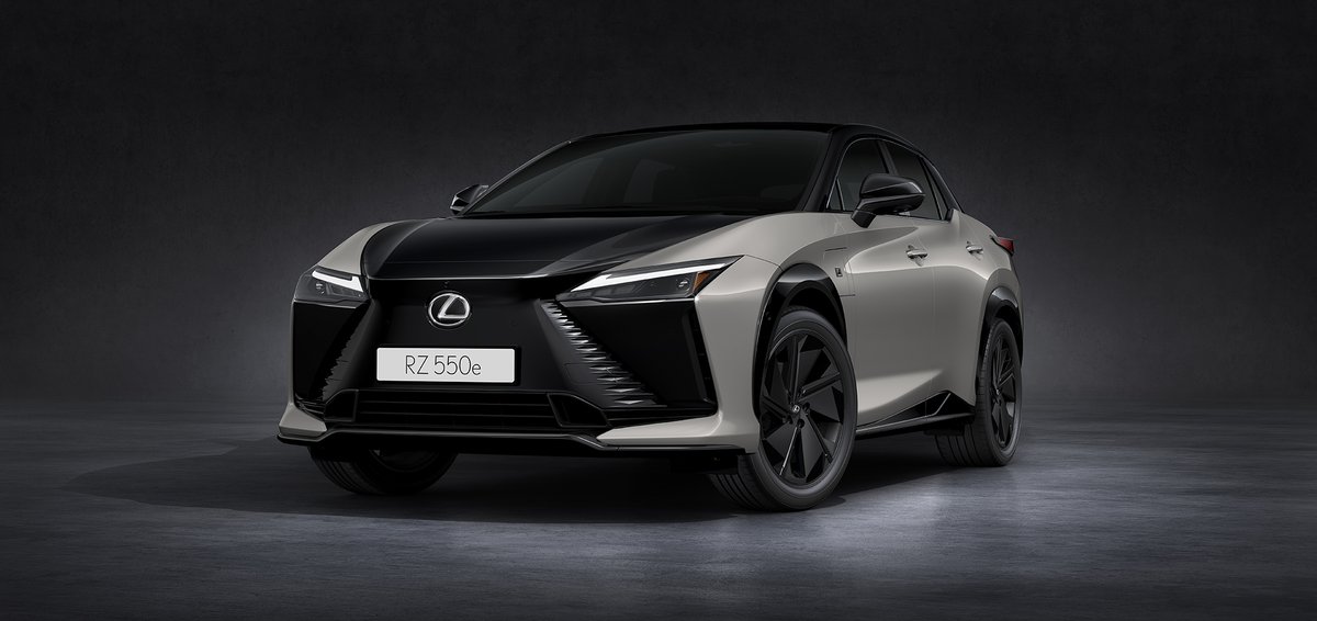 lexus_jpn's tweet image. 【第102回箱根駅伝】

年末に発売されたばかりのLEXUSのバッテリーEV・RZ550e “F SPORT”が箱根駅伝の技術総務車として使われています。

本日の復路も安全な大会運営をサポートしながら、選手の皆さんを応援しています。

#箱根駅伝 #LEXUS #レクサス #RZ…