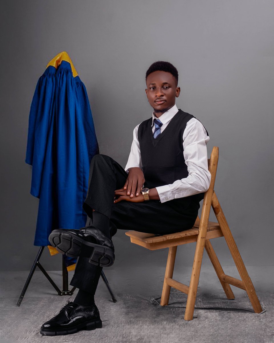 OlorunfemiDan17's tweet photo. On the 11th of December 2025, I graduated with a degree, documenting this milestone๐
#oau #oauconvocation https://t.co/xVHrFlFB9u