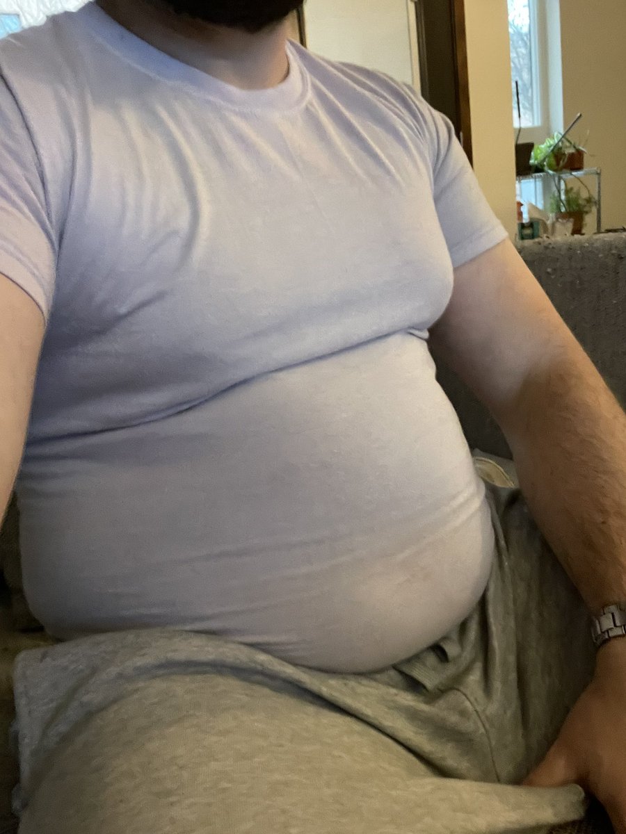 bellybulkboy's tweet photo. Getting fat lol https://t.co/nNlpWsyJvI