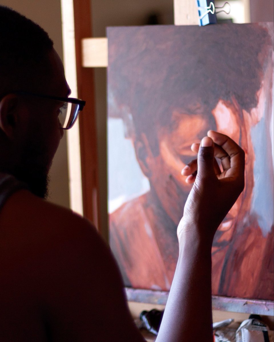 _PringleArt's tweet photo. A few BTS moments from the creation of “DIVINE TOUCH” ✨

#tajaejpringle #fineartist #fineart #oilpainting #art https://t.co/ZyB9fLDLD7