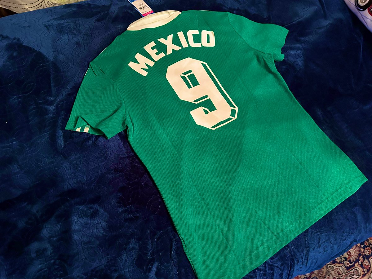 Se me metió un <a href="/hugosanchez_9/">Hugo Sánchez</a> <a href="/manuelnegrete22/">Manuel Negrete</a> <a href="/raulservin17/">Raul Servin Monetti</a> , <a href="/capiespana6/">Miguel España</a> Luis Flores, Félix Cruz, Olaf Heredia y Rafael Amador y Bora Milutinovic en el ojo. La camiseta de México con más aura Puma. La base Puma y la mejor participación de México en un mundial.