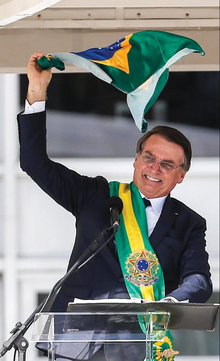FlavioBolsonaro's tweet photo. Amanhã meu pai @jairbolsonaro fará nova intervenção cirúrgica para tentar cessar os soluços insuportáveis.
Peço as orações de todos para que corra tudo bem! 
#BolsonaroEmCasa https://t.co/tGMduScApl