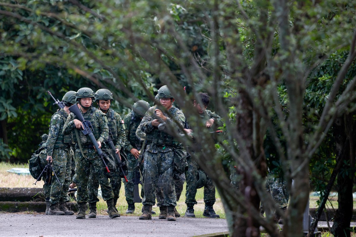 针对美国对台军售的行为，中国宣布对包括波音圣路易斯分部在内的20家美国军工企业，以及10名美企高管实施制裁。  阅读详情：https://t.co/VYLGLo75ZR