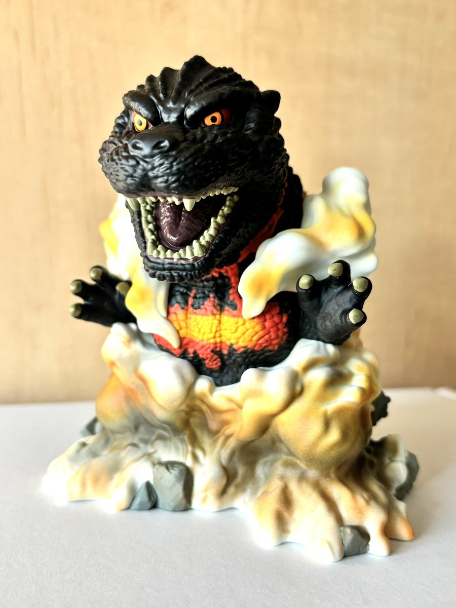 鎮座獣バーニングゴジラをリペイント！ 白すぎた煙に色をシュッシュ