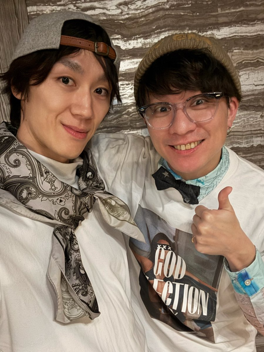 AoyagiKoushiki's tweet photo. そして声を聞くだけで安定のMCの時間を作りだす、間、トーン、一気にハンサムの時間があの頃になった、打ち上げでもその能力が自然と出ちゃってた由次郎と📸 https://t.co/frdEmkGBhK