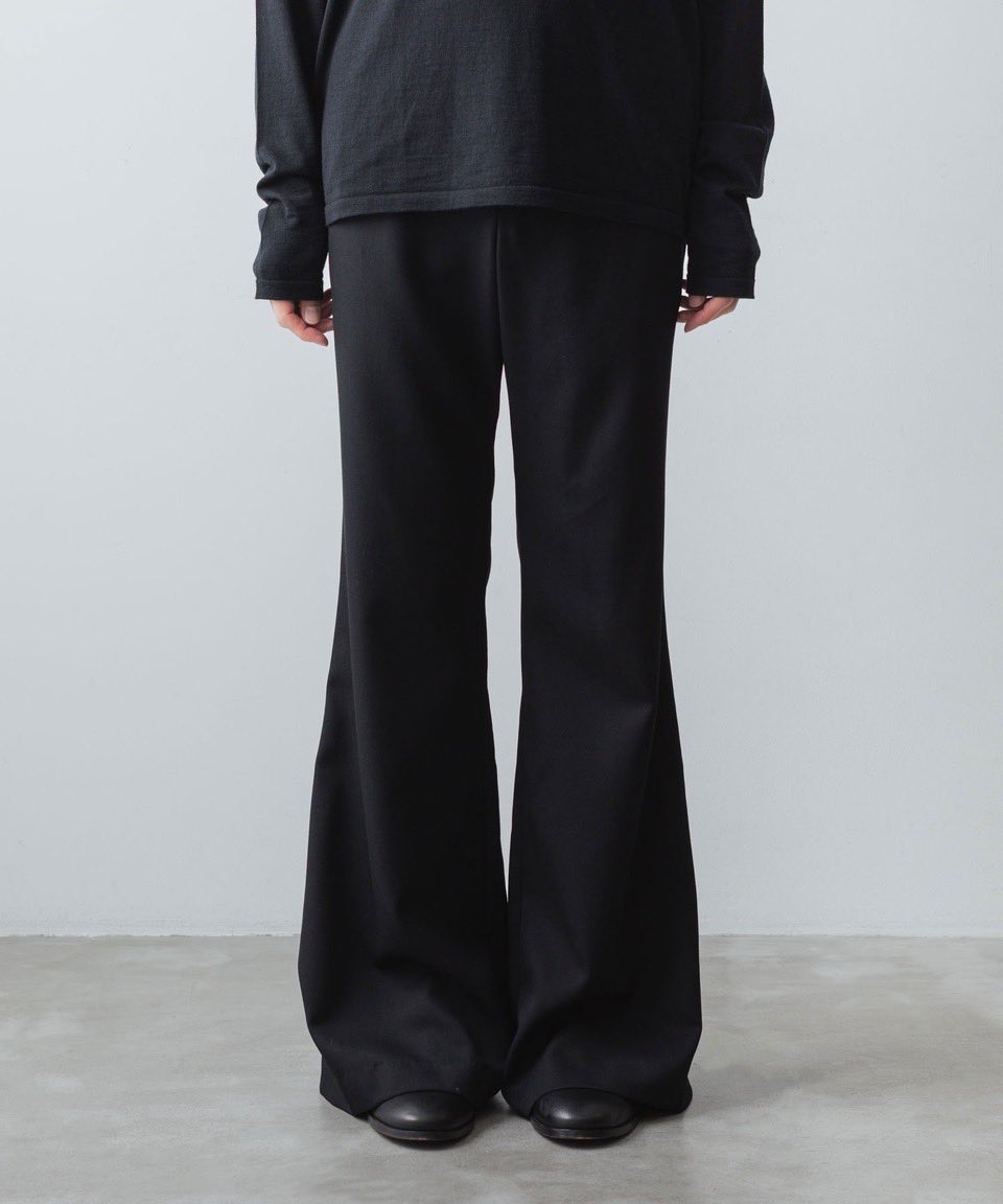 こんにちはsakataです。 本日はCLASSIC WOOL FLAIR PANTSです。 ato新