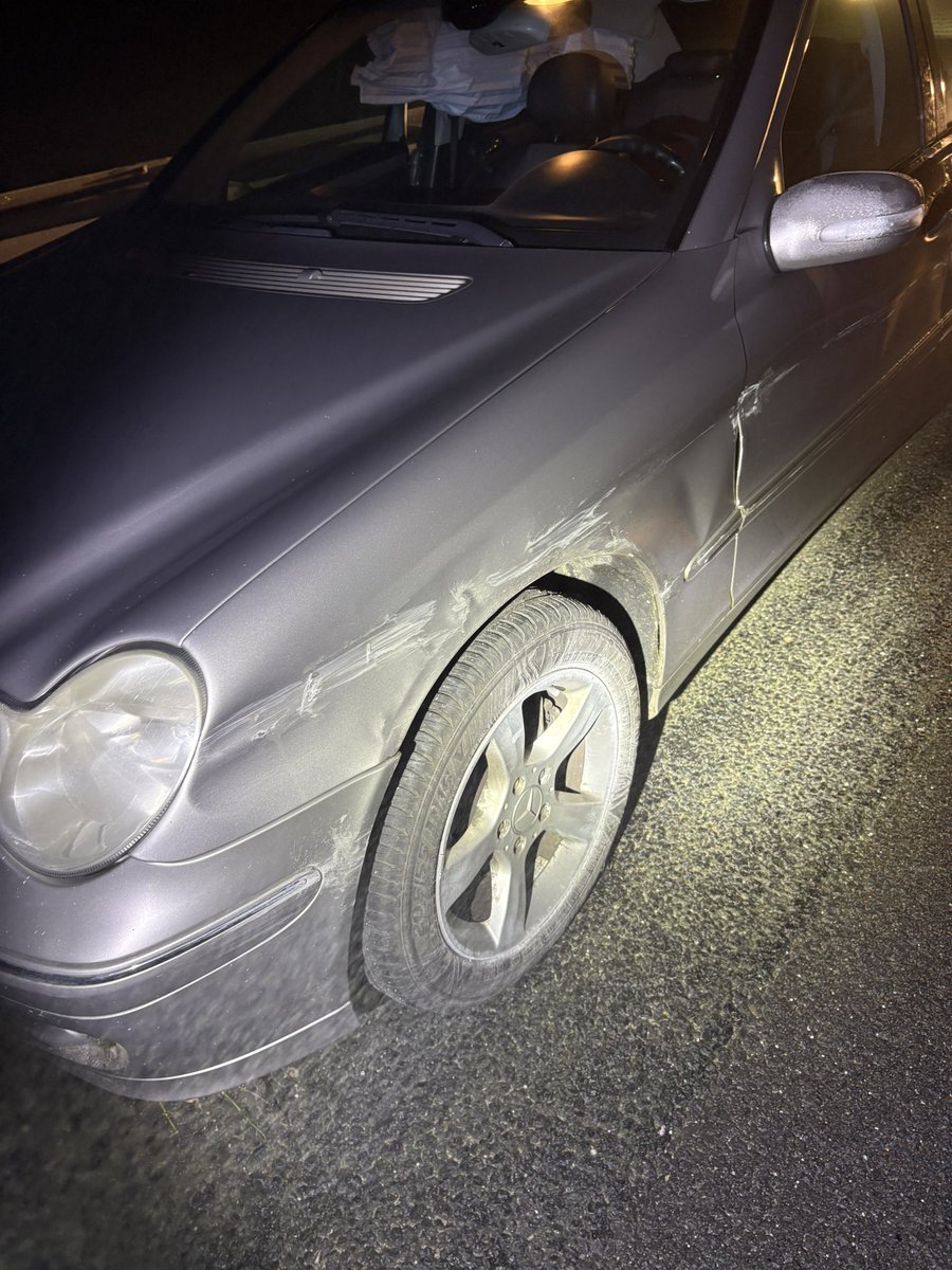 Achtergelaten voertuig met schade op A59 bij Waalwijk