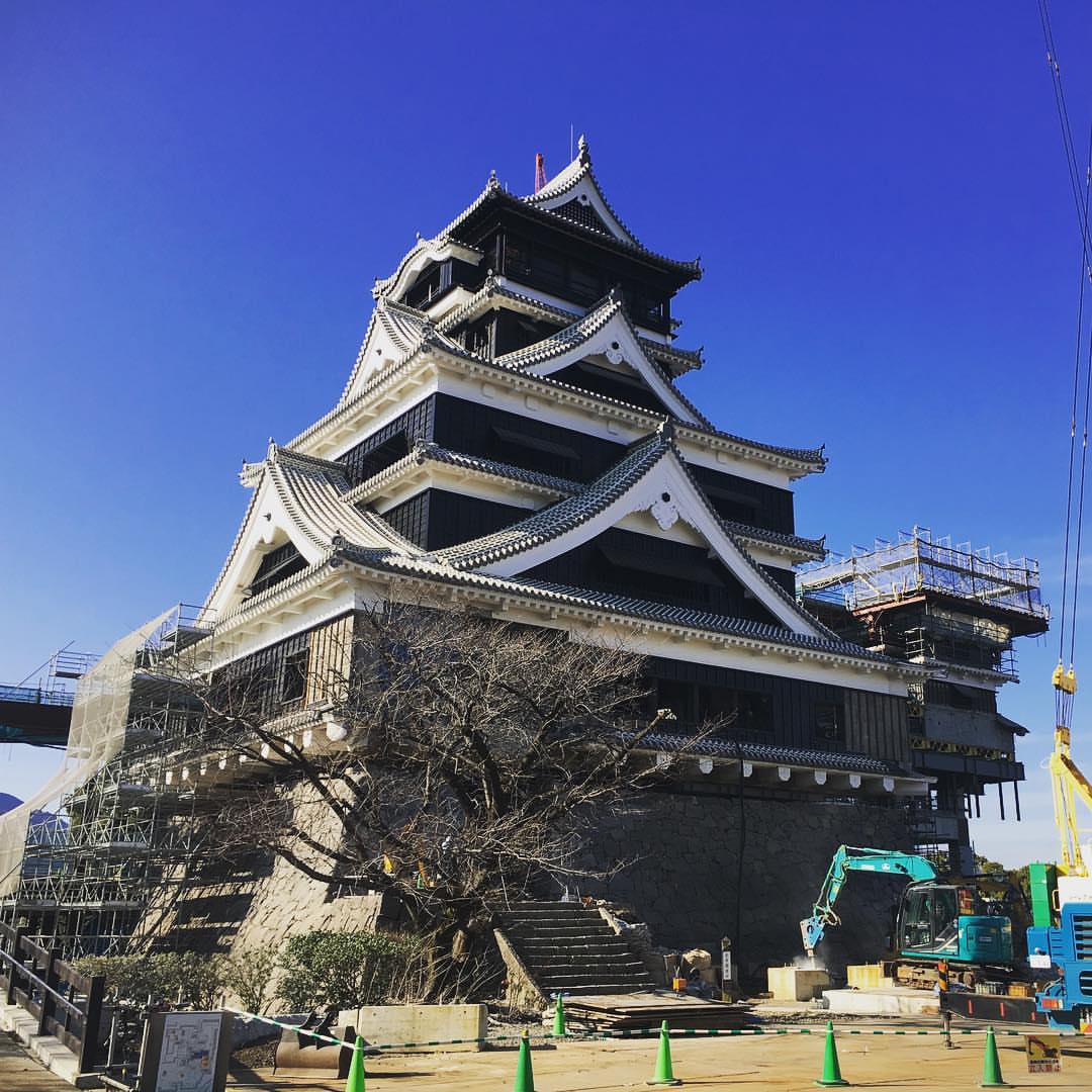 Srinu31775208's tweet photo. こちらは熊本城の大天守です。現在は復旧工事が進んでおり、震災からの復興を感じることができます。これからも熊本の象徴として、たくさんの人々に愛され続ける場所です。#熊本城 #大天守 #kumamotocastle #熊本 #kumamoto #日本 #japan #城 #castle #天守閣 #地震 #earthquake #japantrip #復旧 https://t.co/9pr7km22d7