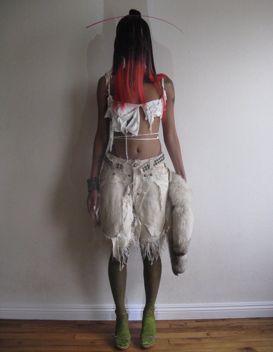 Foot To Throat tweet media