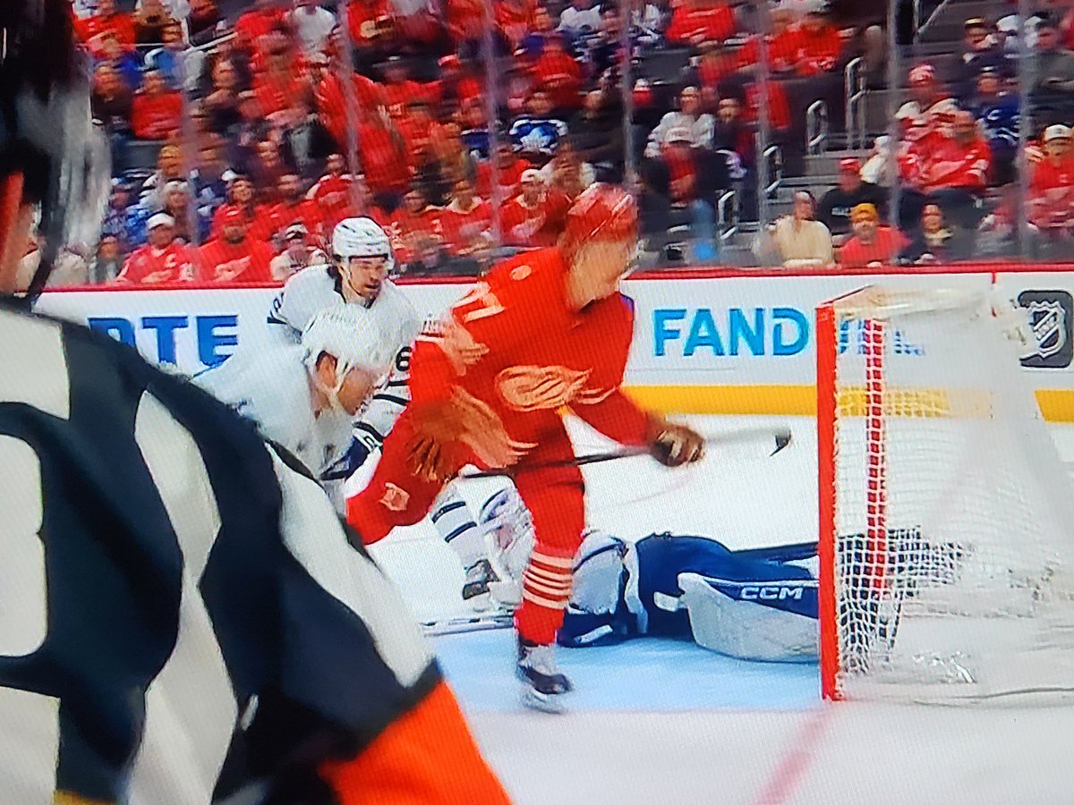 dclynick66's tweet photo. Simon says GAME OVER!!!! Hell yeah!!!!!
Red Wings 3
Maple Leafs 2
Overtime
🚨 😤 👍 🤔 #SimonEdvinsson #LGRW https://t.co/JsrR42TZ3V